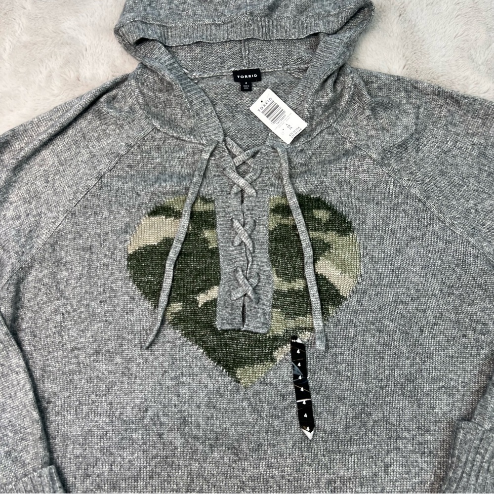 Torrid Sweater Raglan Hoodie Soft Knit Camo Heart Gray Plus Size 4 Front Tie NEW - Picture 3 of 10